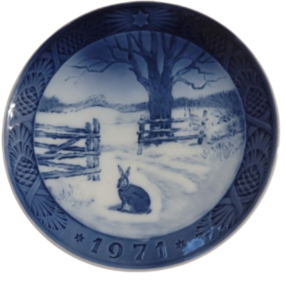 Royal Copenhagen plate Denmark decorative plate lovely hare blue and white 1971